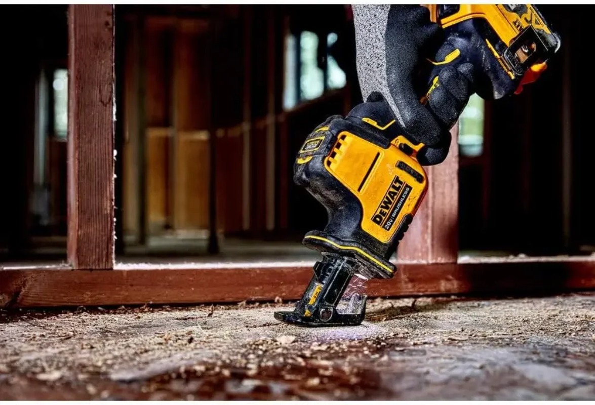 Serra Recíproca DEWALT DCS369  - Pole Saw Cordless avaliação e preço